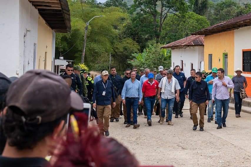 Ministro estuvo en Neiva después de asesinato de policías image for Ministro estuvo en Neiva después de asesinato de policías