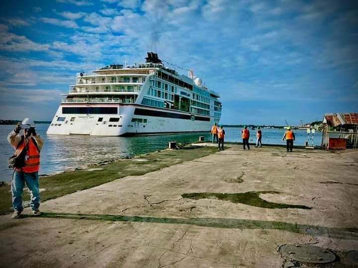 Crucero Hanseatic llega al muelle de Enapu image for Crucero Hanseatic llega al muelle de Enapu