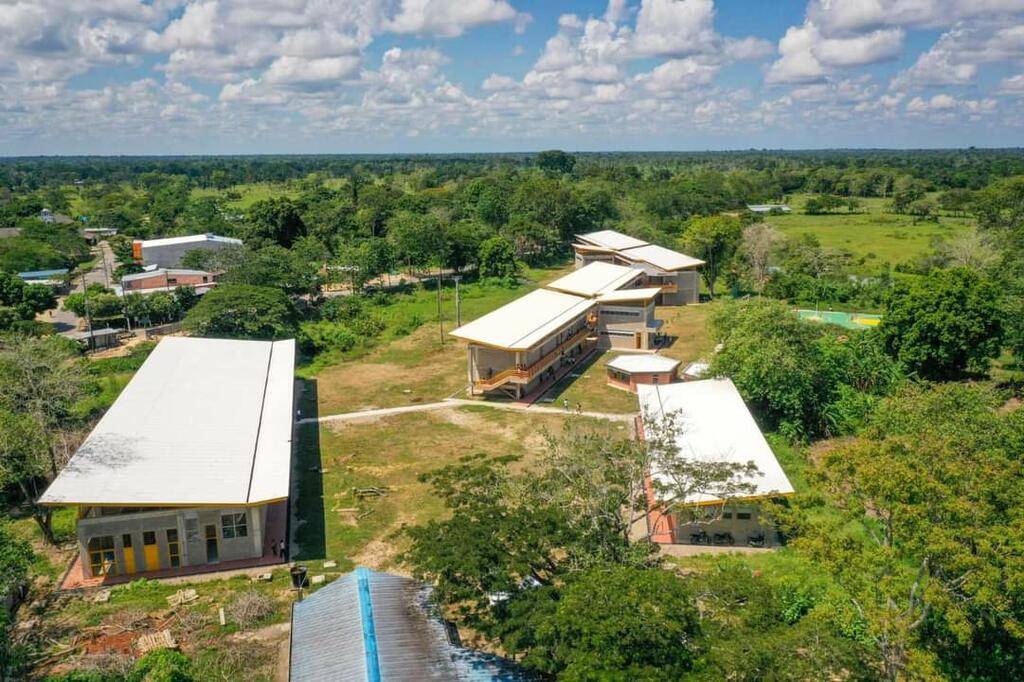 image for Presidente entrega megacolegio en Panamá de Arauca
