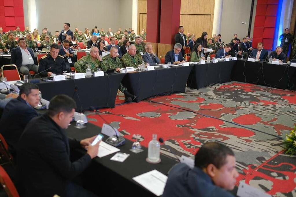 image for Mindefensa y alcaldesacuerdan hoja de ruta para fortalecer seguridad ciudadana