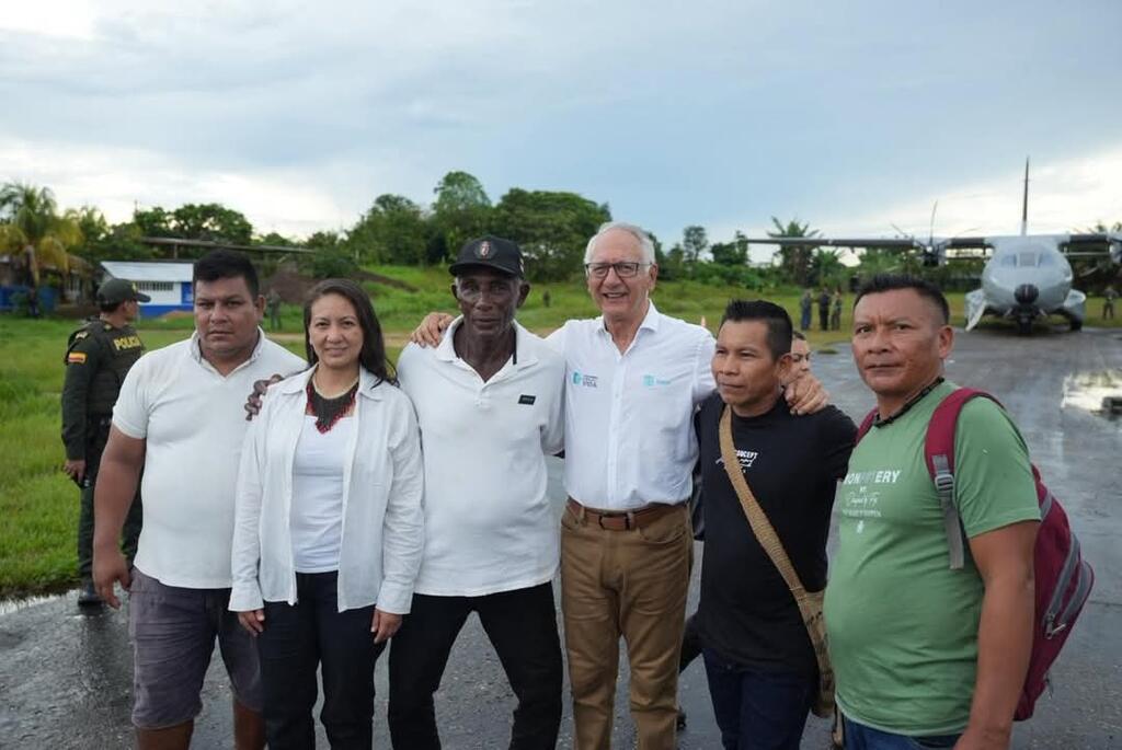 image for Ministra Lena Estrada Añokazi en compañía del Ministerio de Salud
