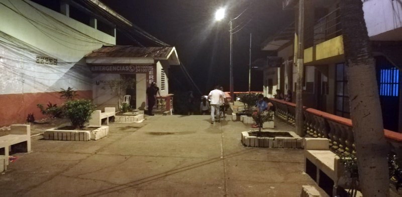 Personas una calle de Iquitos