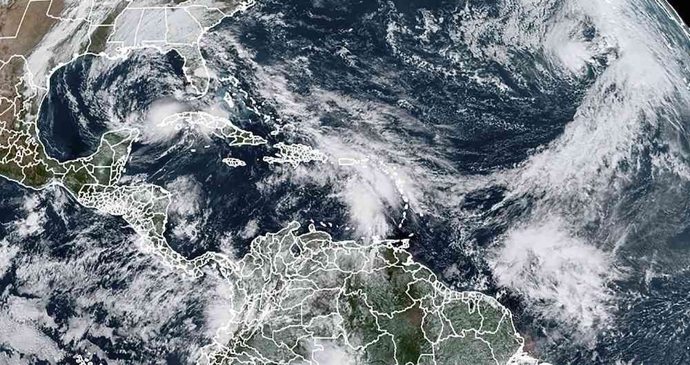 image for Emiten alerta por onda tropical que se convertiría en ciclón