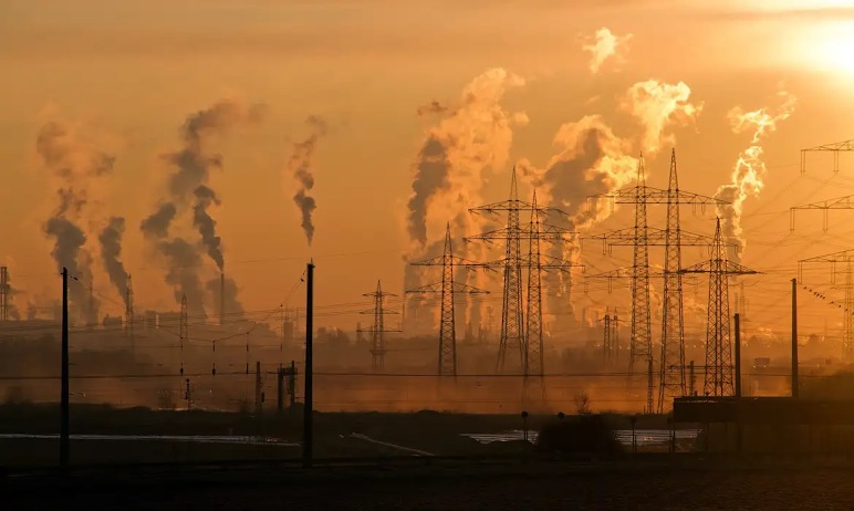 image for COP28 aprova acordo para afastar países dos combustíveis fósseis