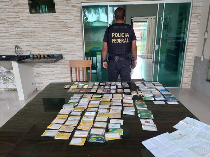 image for PF investiga retenção de cartões do Bolsa Família