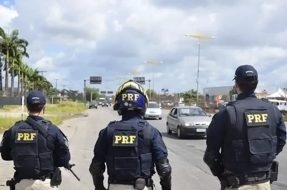 image for Agente da PRF morre após ser baleado na Zona Oeste