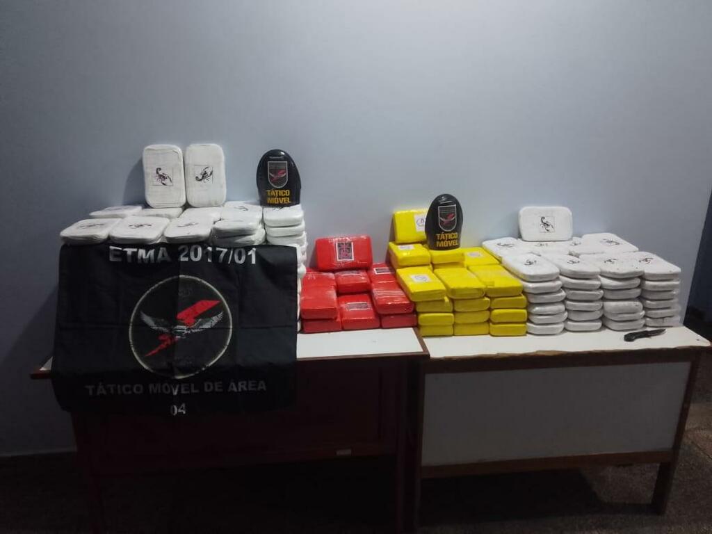 Policiais apreendeu uma lancha com 187 quilos de drogas image for Policiais apreendeu uma lancha com 187 quilos de drogas