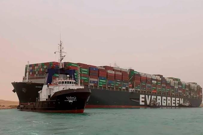 Portacontenedores permanece atascado en el canal de Suez image for Portacontenedores permanece atascado en el canal de Suez