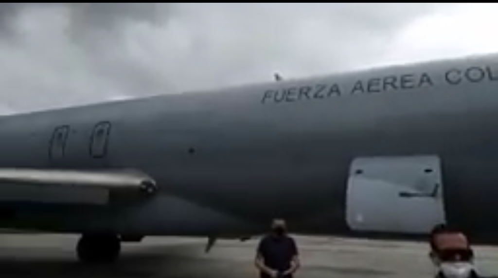Llega a Leticia el primer vuelo humanitario de la FAC image for Llega a Leticia el primer vuelo humanitario de la FAC