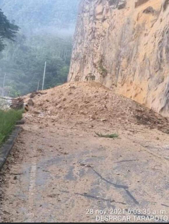 image for Carretera Tarapoto - Yurimaguas presenta deslizamiento de tierra