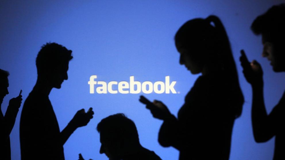 De gánster digital califican parlamentarios británicos a Facebook Personas en forma de silueta