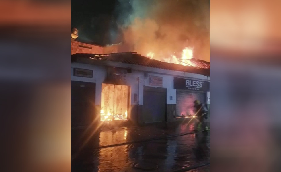 image for Incendio provoca afectaciones en el Centro Histórico de Chía
