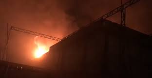 Incêndio destrói prédio da antiga Esplanada na Compensa image for Incêndio destrói prédio da antiga Esplanada na Compensa