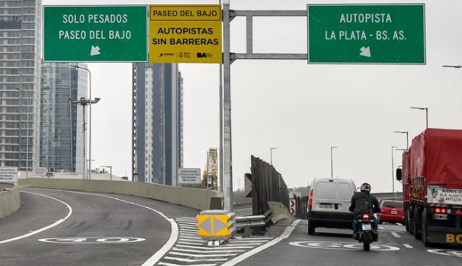 Transportistas bloquean rutas y apuntan a un camionazo image for Transportistas bloquean rutas y apuntan a un camionazo