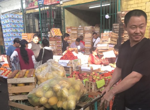 image for Kenji Fujimori dice estar enfocado en venta de frutas