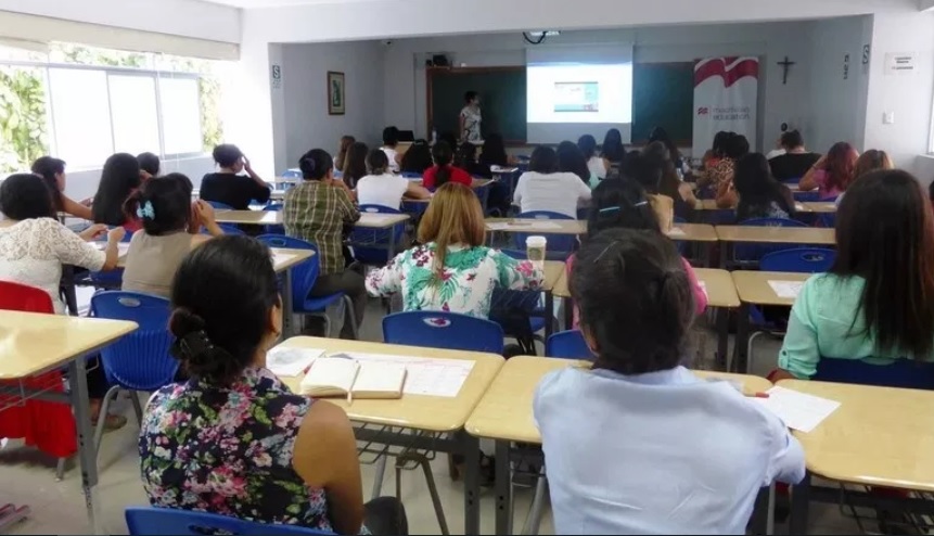 Personas en una capacitacion 