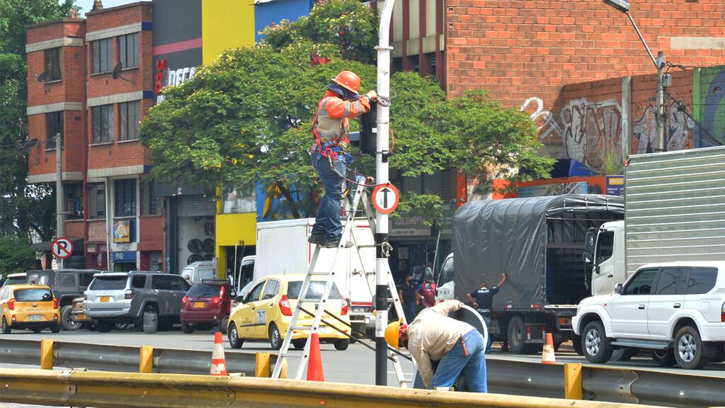 280 millones han invertido en la reparación de 68 semáforos image for 280 millones han invertido en la reparación de 68 semáforos