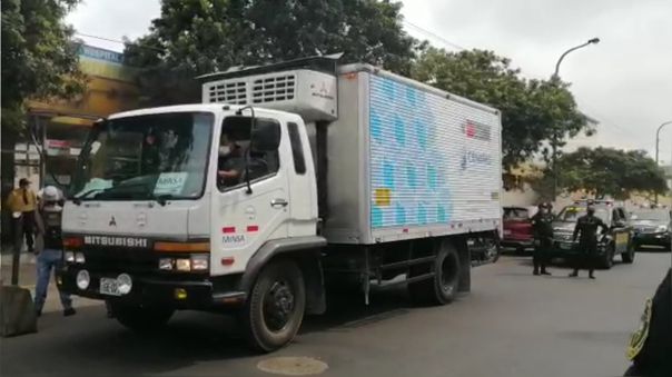 image for Primer lote de vacunas de Sinopharm llegó al Hospital Arzobispo Loayza