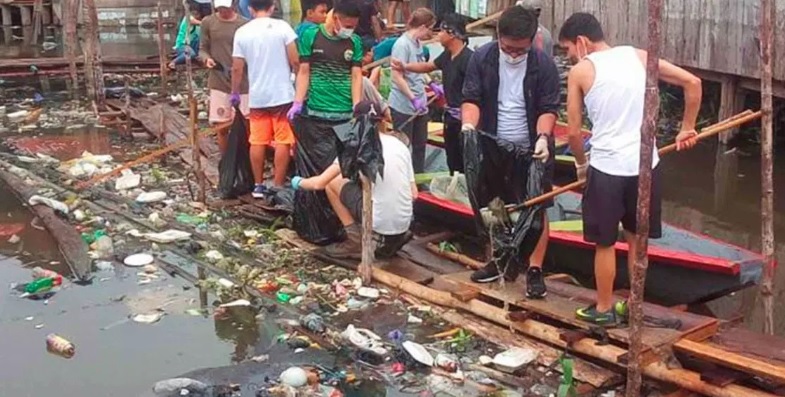 Limpieza en la zona baja de Belen Personas en limpiezas