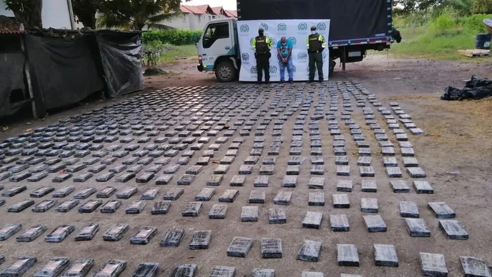 image for Policía de Colombia incauta cuatro toneladas de cocaína en El Salvador