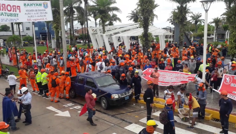 Personas en calle de Maynas en manifestaciones 
