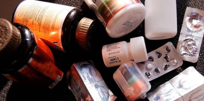 Medicamentos en una mesa