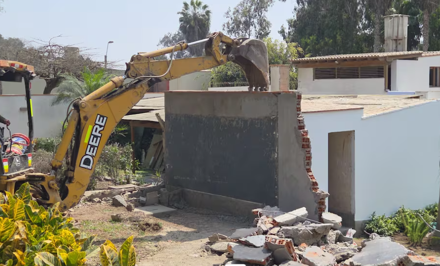 image for Demolición en Los Álamos - Vecinos denuncian abuso de autoridad
