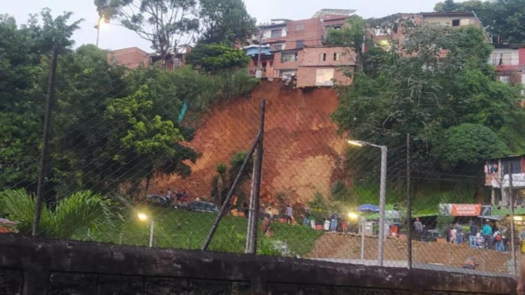 Viviendas evacuadas por derrumbe en Palos Verdes image for Viviendas evacuadas por derrumbe en Palos Verdes