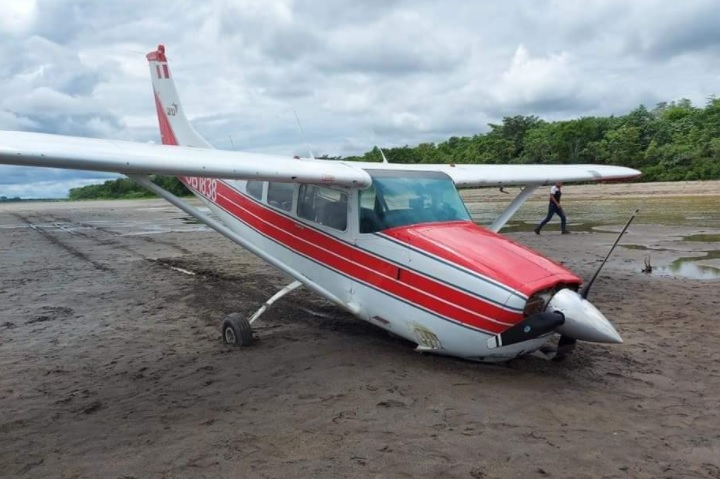 Avioneta SARU aterriza de emergencia sobre playa image for Avioneta SARU aterriza de emergencia sobre playa