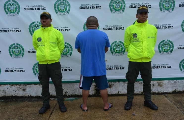 Jornada ambiental y conservacionista Personas frente a comando policia haciendo ejercicio