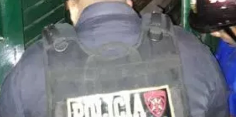 Policia uniformado