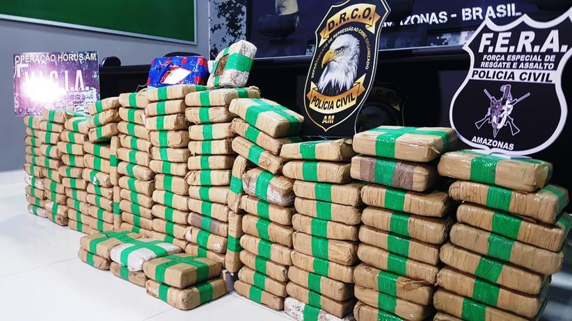 image for Quatro pessoas são presas e 133 kg de drogas apreendidas em embarcação