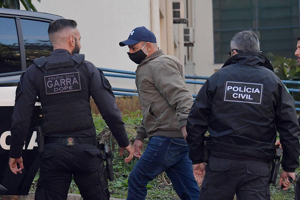 image for Ex-assessor de Flávio Bolsonaro é preso em Atibaia
