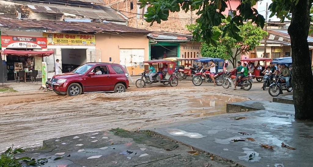 image for Vecinos piden reasfaltado en la cuadra 15 de calle Putumayo