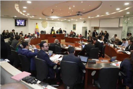 La votación también aprobó el domicilio de la cartera en Bogota Personas reunidas en un salon