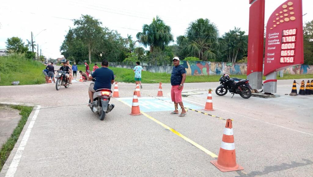 image for Trabalho de demarcação com sinalização horizontal nas vias da cidade