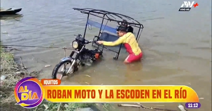 image for Recuperan mototaxi reportada como robada sumergida en el río