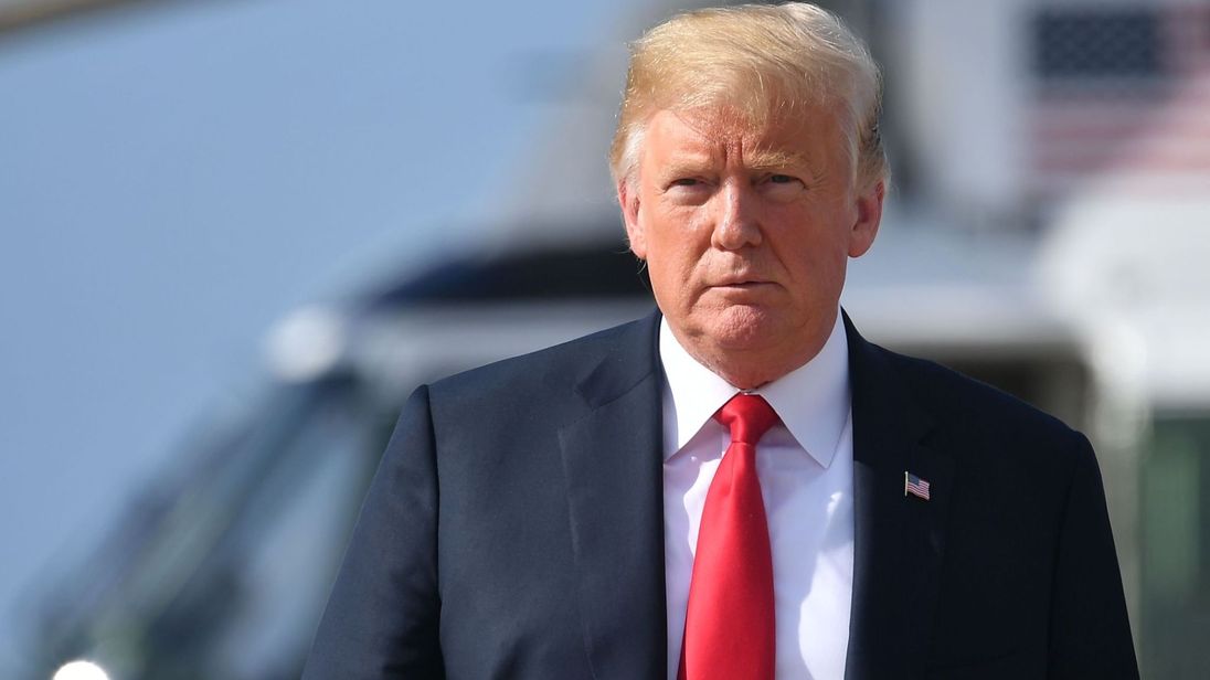 EEUU abate al terrorista de Al Qaeda, Yamal al Badawi Presidente Trump caminando