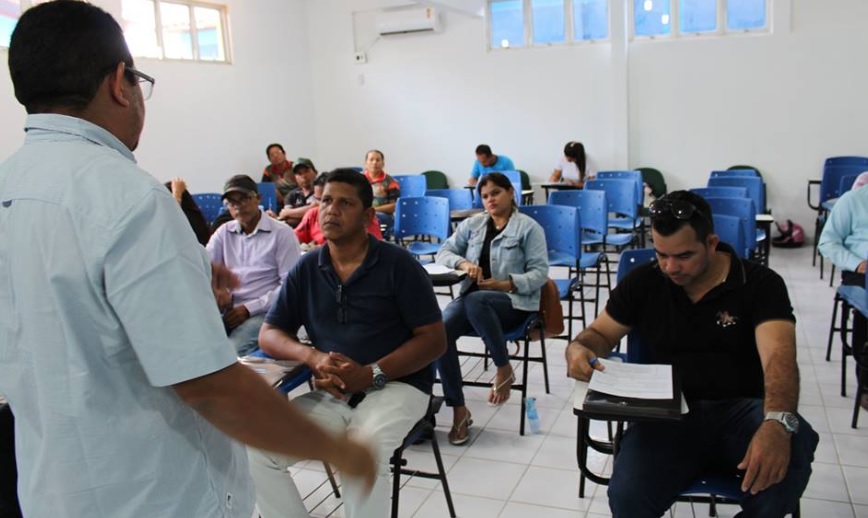 Pessoas em um quarto