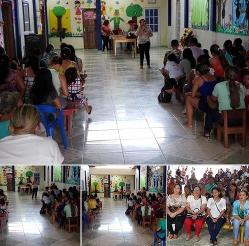 Pessoas em uma reuniao da igreja
