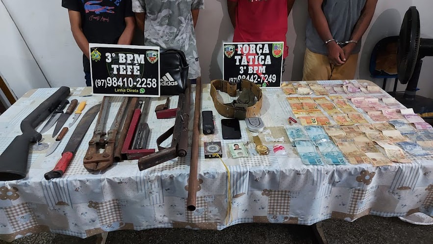 image for Policiais Militares detiveram três homens suspeitos de pirataria