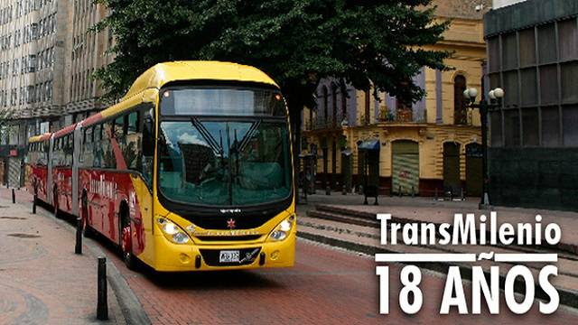 El primer dia de operacion transcurrio con la movilizacion de 18618 Imagen de un TransMilenio en sus 18 años