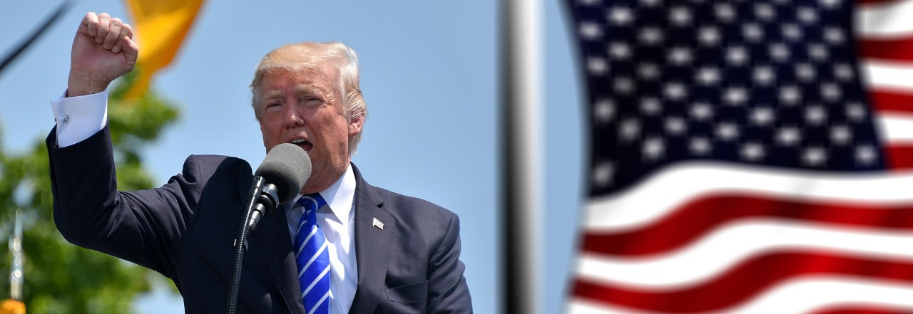 Trump en una reuda de prensa
