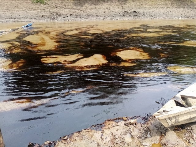 image for Derrame de petróleo afecta a seis comunidades de la quebrada Cuninico