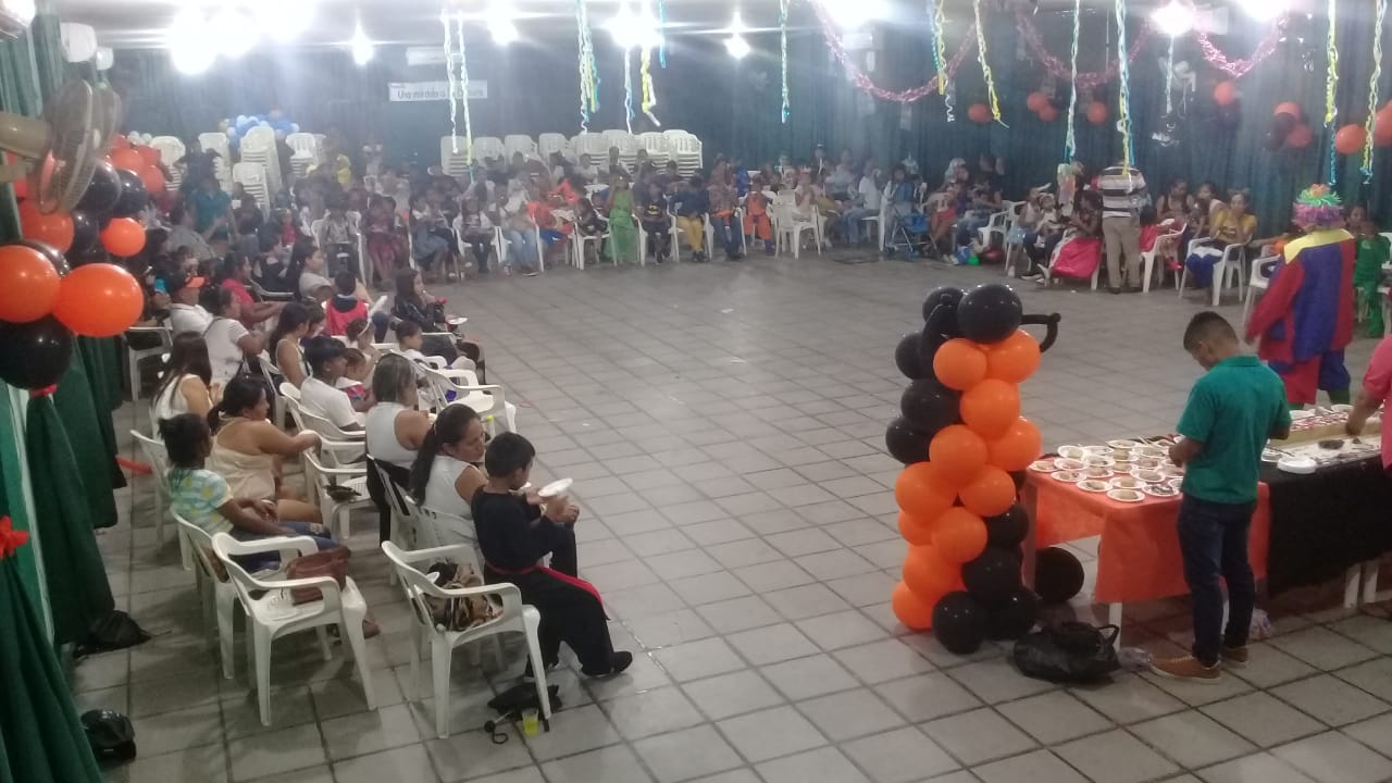 Actividades para niños en Leticia Niños el Salon Esmeralda de la Escuela Normal Superior