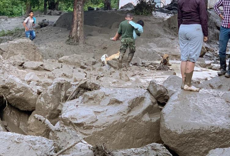 Desbordamiento de río en Tolima deja siete muertos y ocho desaparecidos image for Desbordamiento de río en Tolima deja siete muertos y ocho desaparecidos