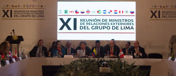 Personas en un evento en Lima