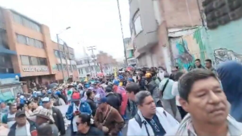 image for Inició la movilización de maestros en la capital de Colombia 