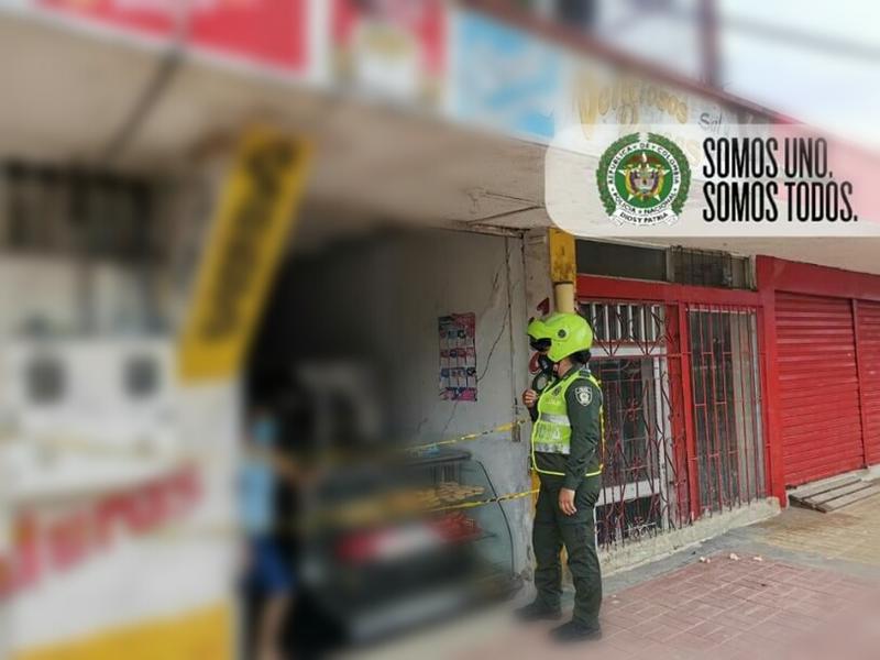 DE LA POLICÍA EN LETICIA LLEVÓ SU OFERTA INSTITUCIONAL AL SECTOR DE LA PLAZA DE MERCADO DEL MUNICIPIO 