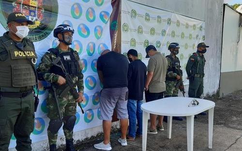 POLICÍA EN LETICIA AVANZA EN SU CAMPAÑA PARA PREVENIR LA COMISIÓN DE DELITOS POLICÍA EN LETICIA AVANZA EN SU CAMPAÑA PARA PREVENIR LA COMISIÓN DE DELITOS